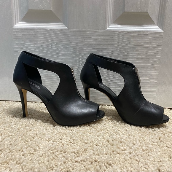 Michael by Michael Kors peel-toe, open heels. EUC. - Picture 4 of 4